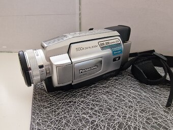 Stredne veľká kamera Panasonic. MiniDV. Funkčná. - 2