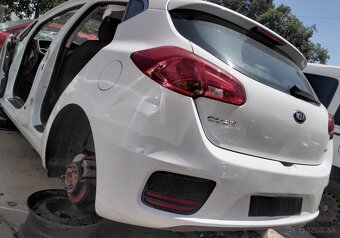 KIA CEED 1.4 CRDI 2016 predám ZADNÝ NÁRAZNÍK, ZADNÉ SVETLO, - 2