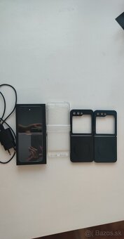 Samsung Galaxy Z Flip5 - 2