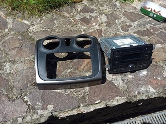 Autorádio Dacia Sandero – 30 € - 2