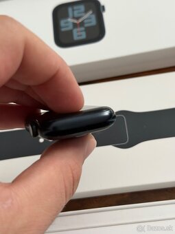 Apple Watch SE 2 44mm komplet top stav - 2