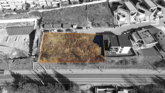 NA PREDAJ STAVEBNÝ POZEMOK S PROJEKTOM A PRÁVOPLATNÝM STAVEB - 2