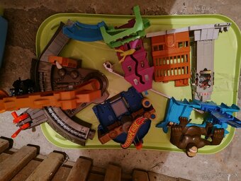 Autíčka a dráhy Hotwheels - 2