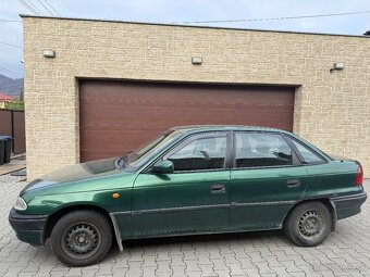 Opel astra 1,6, benzin, 2001, zimne pneu, - 2