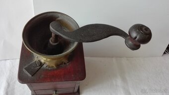 Starý mlýnek na kávu - 19. století - 2