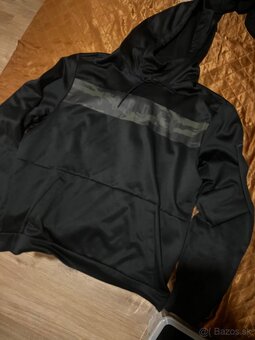 Jordan mikina s kapucňou – čierna, takmer nová - 2