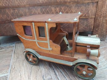 Zásobník na cigary drevené auto - 2