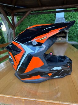 Prilba airoh strycker - 2