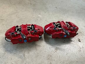 Alfa Romeo zadné strmene pre keramické kotúče - 2