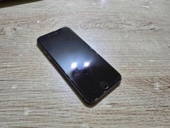 Iphone 8 256gb plnefunkcny s novou bateriou ma len bezne zna - 2