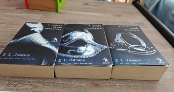 Knihy A ötven szürke árnyalat 1,2,3 - 2