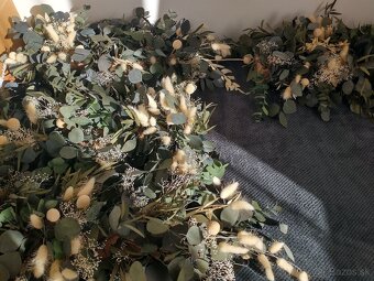 Vyzdoba na hlavny svadobny stol zo stabilizovaneho eukalyptu - 2