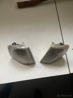 🚗 Predám predné smerovky / blikače – Peugeot 405 a 405S - 2