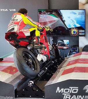 Na predaj simulátor Moto GP s reálnou okruhovou motorkou - 2