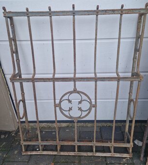 Staré kované okenné mreže (2 ks) - 2