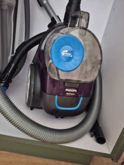 Vysávač philips - 2