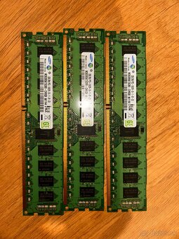 3x 2GB DDR3 ECC RAM Samsung pre servery (PC3-10600R) - 2