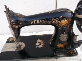 STAROŽITHÝ ŠIJACÍ STROJ. - 2