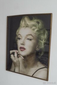 Farebna fotografia v rame s Marilyn Monroe - 2