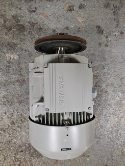 Predám pätkový el.motor 7,5kW 2900ot s el.brzdou - 2