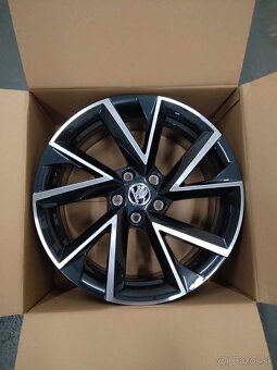 Alu R 18 ŠKODA model VEGA/VELA originál. - 2