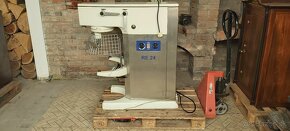 Robot R 24 nové generace. Provoz na 230 volt. - 2