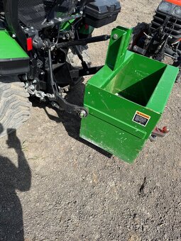 John Deere 1026r s čelným nakladačom, ŠPZ - 2
