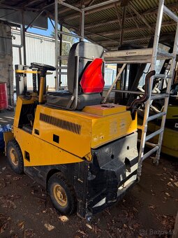 Vysokozdvižný vozík  VZV - 2