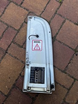 Predám dvierka nádrže Mercedes Vito - 2