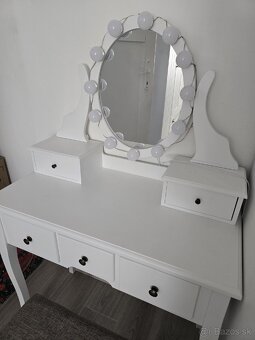 Kozmetický stolík+ stolička+ svetlá - 2