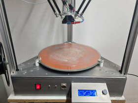 3D tlaciaren typu delta printer - 2