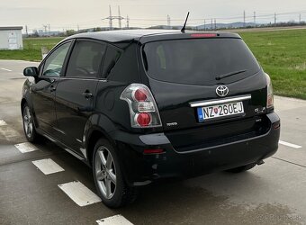 Toyota Corolla Verso 2.2 D-CAT 130 kW (177 PS) - 2