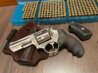 Ruger SP101_3"_.357magnum - 2