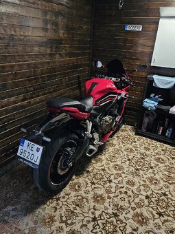 Honda cbr650r - 2