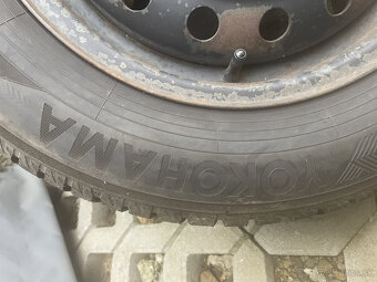 Predam zimne Yokohama 195/65r15 DOT 3120 - 2