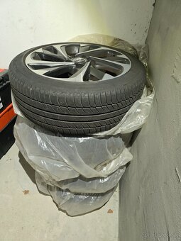 Predám originál alu disky Toyota +pneu Michelin - 2