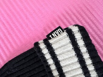 Čiapky Gant a peak performance - 2