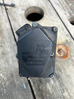 passat b6 2.0 tdi 16v cbab skrtiaca klapka - 2