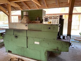 Dvouhřídelová rozmítací pila s dopravíky - 2