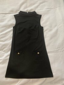 Čierne mini šaty s krátkym rukávom - 2