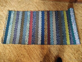 Rucne tkany koberec - dedinsky styl - 2