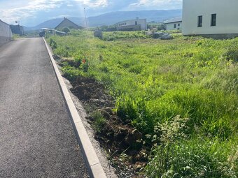 Stavebný pozemok so stav. povolením - Šalgovík - 628 m2 - 2