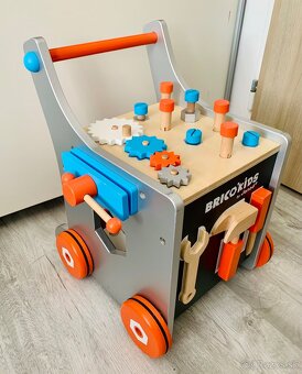 Chodítko a pracovny vozík + barber sada Janod - 2