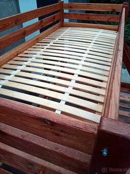 masivna poschodova postel spodok - 140x200cm a vrch 90x200cm - 2