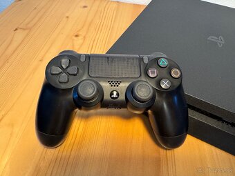 Playstation 4 Slim 1 TB + Controller + 50 hier + nabíjačka - 2