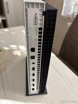 Predam X Box one S 1TB + 2 ovladace - 2