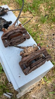 Brzdové strmene e30 - 2