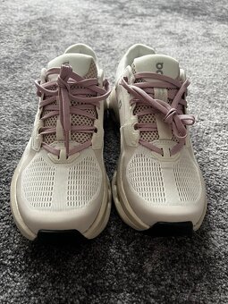 on Running model Cloudrunner 2 vel 38,5 - 2