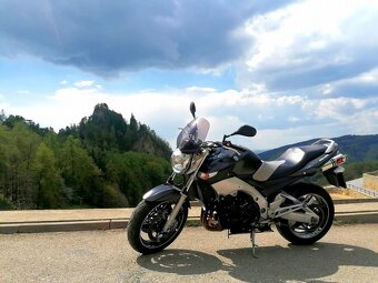 Suzuki GSR 600 - 2