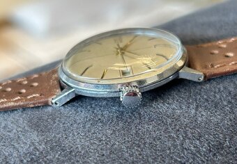 Československé mechanické vintage retro hodinky PRIM Dátum - 2